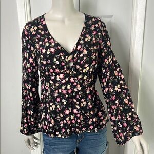 No Boundaries 100% RAYON Black Floral Blouse(padded bodice) flowy sleeves.